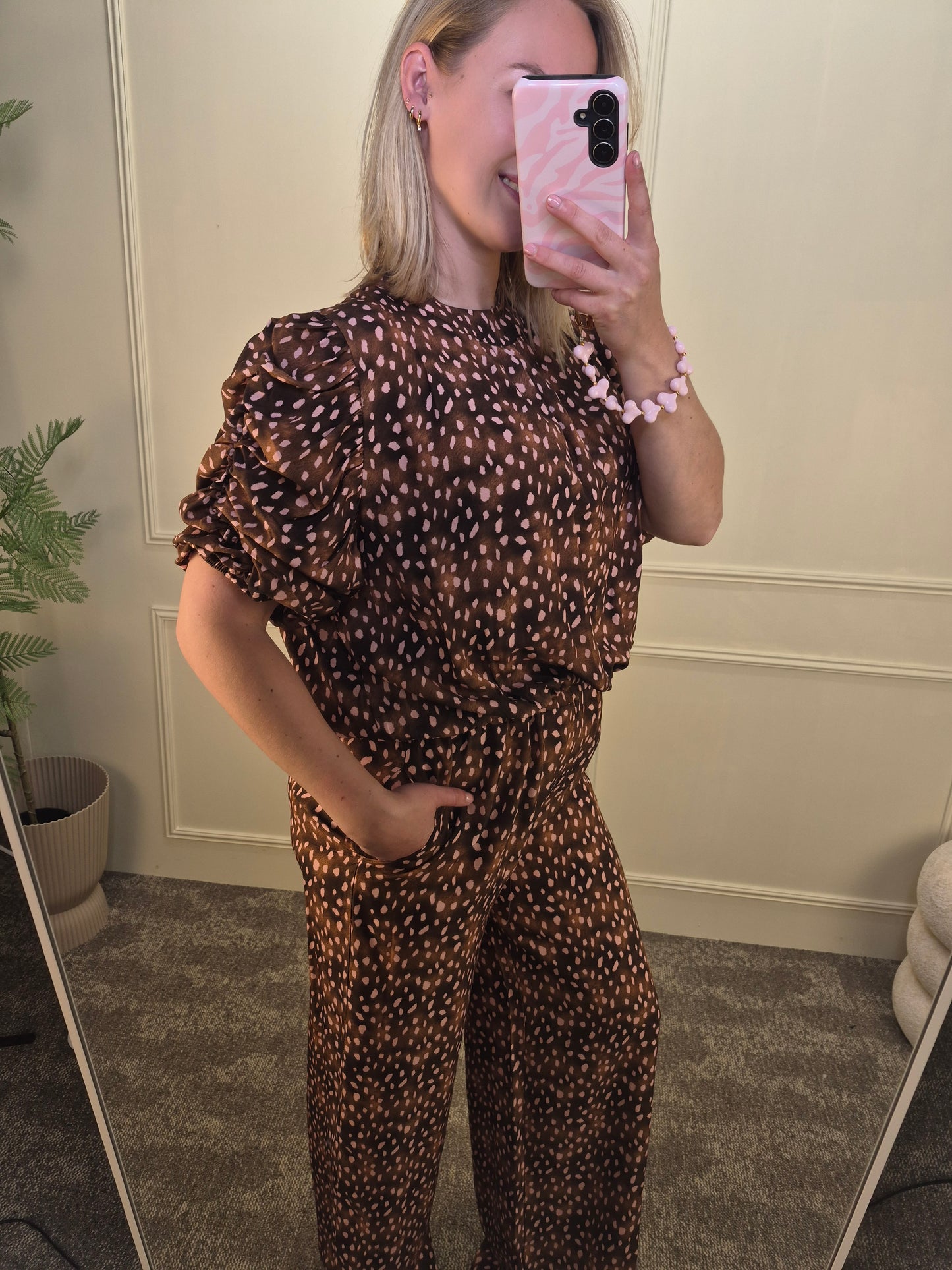 Top met print bruin