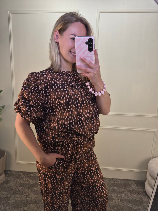 Top met print bruin
