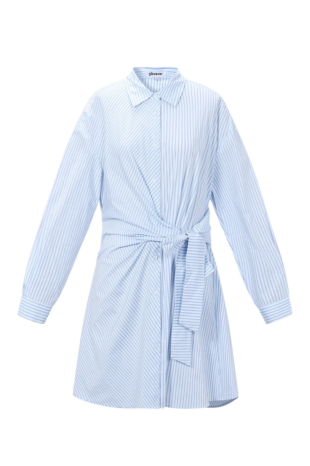 Gestreepte blousejurk in het wit en blauw met knoopdetail.