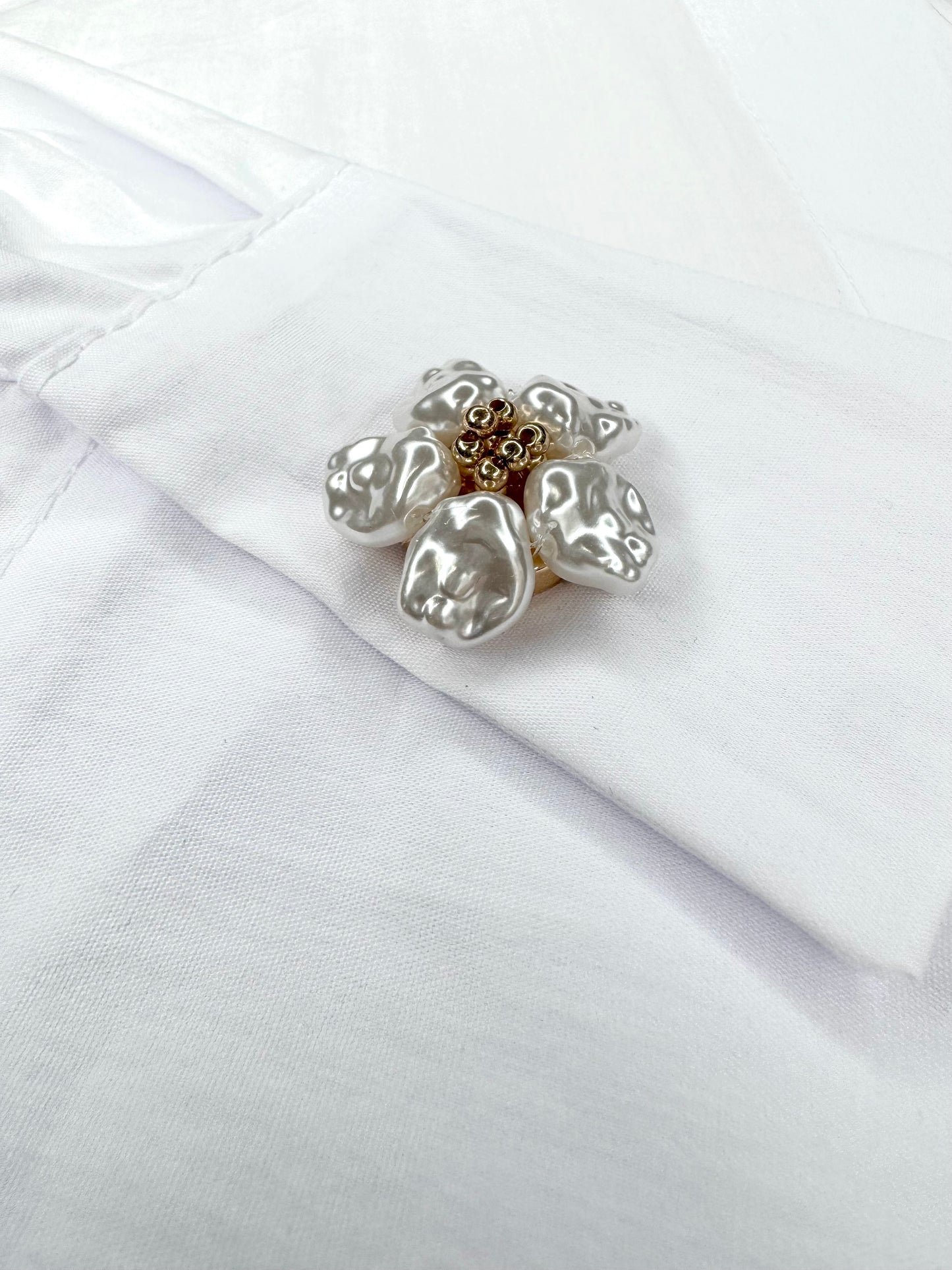 Button cover bloem wit en goud