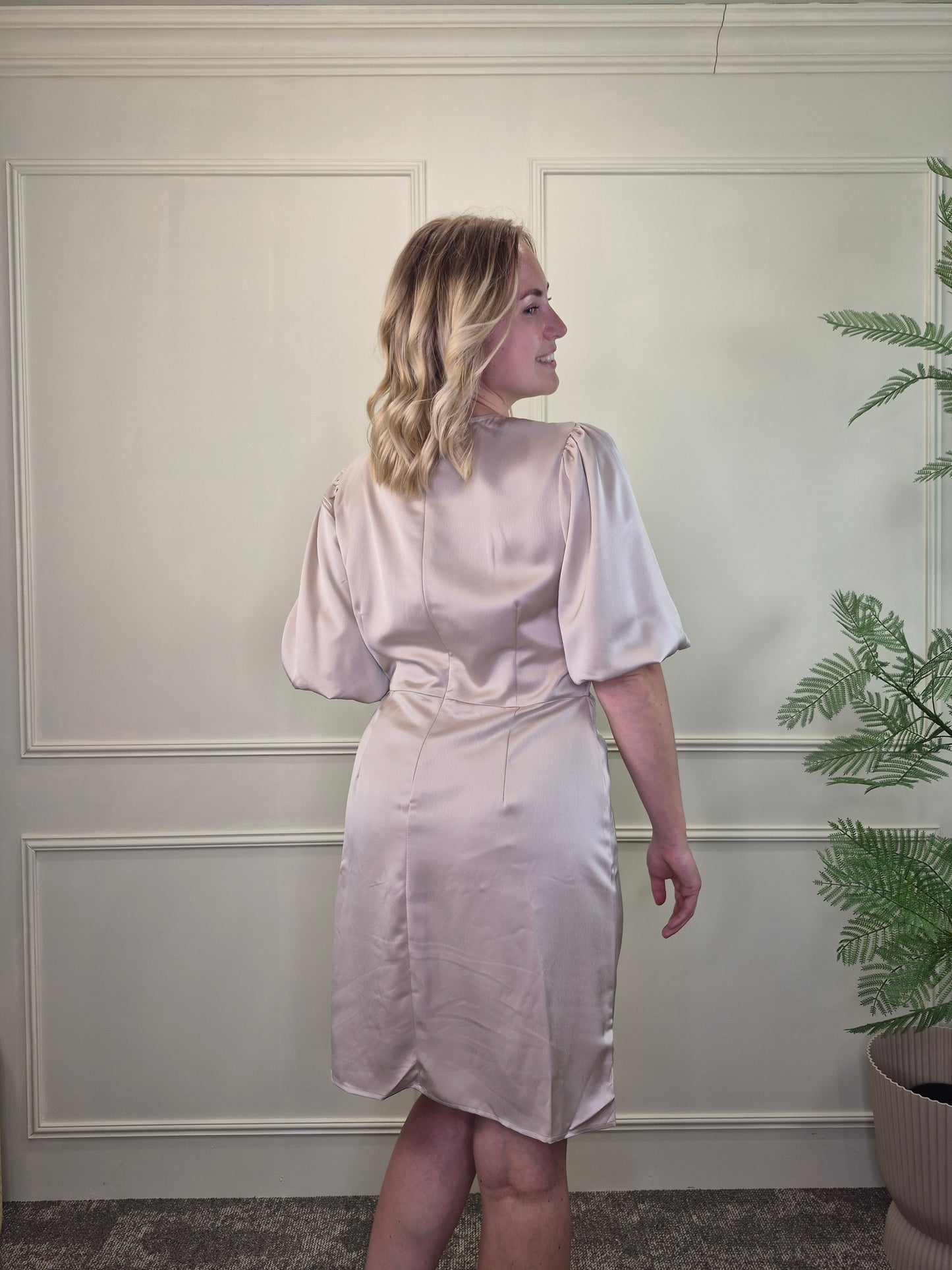 Jurkje satin beige