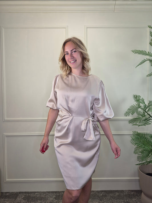 Jurkje satin beige