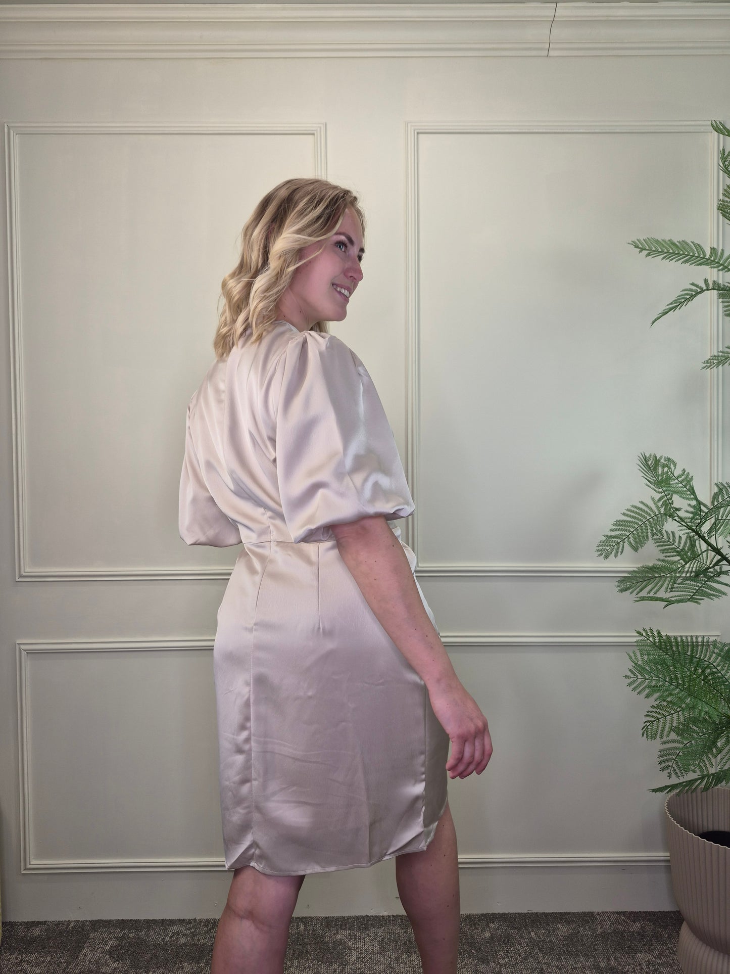 Jurkje satin beige