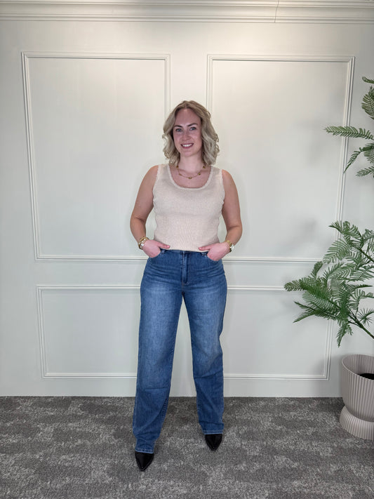 Comfortabel veelzijdig beige basic topje met gouden lurexdraadje en mooie halsafwerking voor verfijnde touch Label Rozay