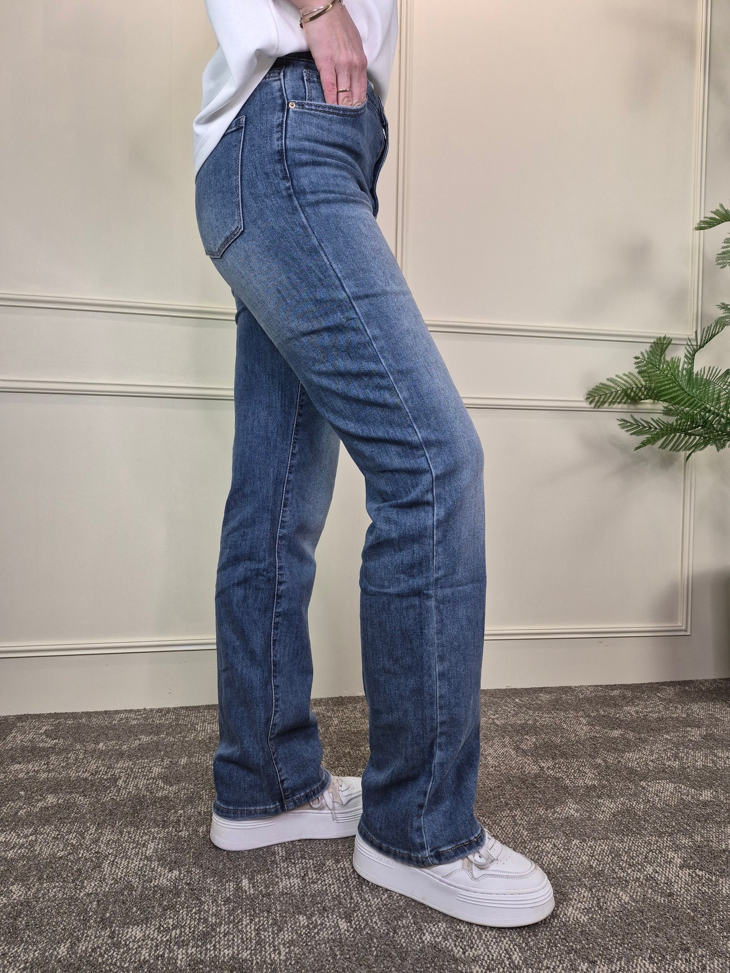 comfortabele straight leg jeans voor lange dames in blauw met stretch Label Rozay