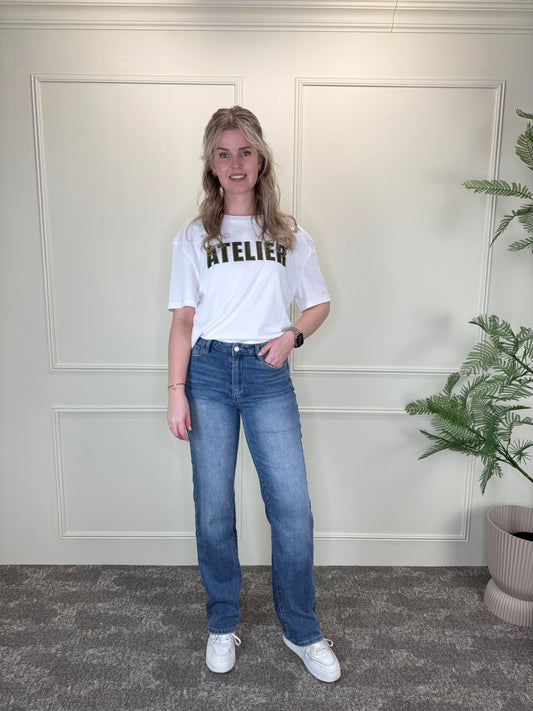 T-shirt Atelier van Ambika met groen PU leren patchwork detail en comfortabele oversized one size fit Label Rozay